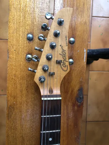 GUITARRA CONDOR