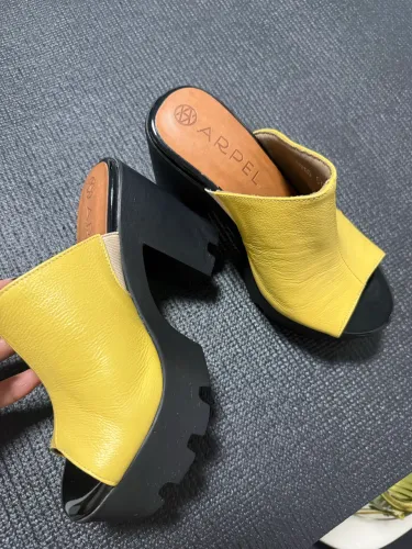 Tamanco Arpel amarelo n° 34