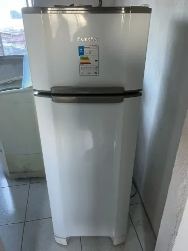Geladeira Esmaltec Duplex 276L Branca - Ótimo Estado