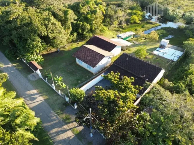 Chácara com 3 casas área total 2.700m² |Pinheiros Maria Fernanda- BBS