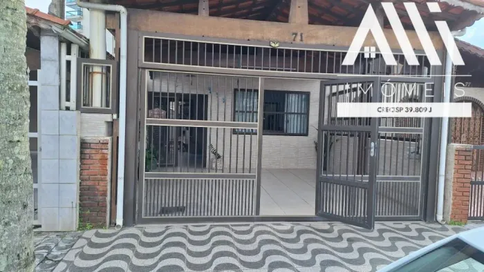 Espaçosa Casa Geminada 3 Quartos no Real - Praia Grande, SP