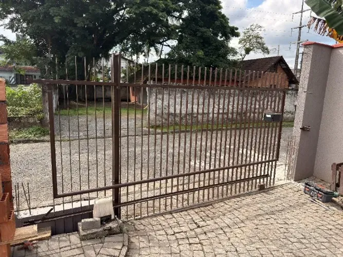 Portão de garagem de ferro