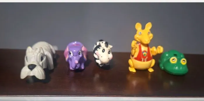 9 brinquedos coleção Kinder Ovo