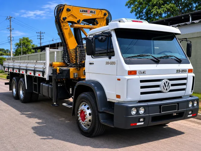 VW 23-250 6x2 Ano 2005 Munck hidráulico LN 43507br