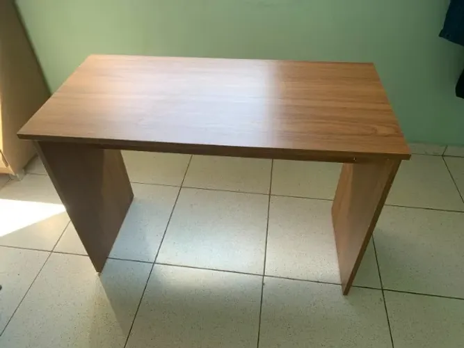 Mesa de estudo 100x49cm Altura:72cm