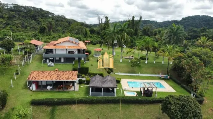 Lindo Sítio à Venda no Condomínio Vale do Ipê Amarelo em Esmeraldas - 11.560 m²
