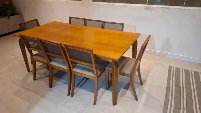 Mesa de Jantar com 8 cadeiras