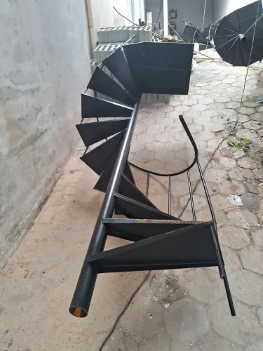 Escada caracol 3 mts degrau 60cm nova