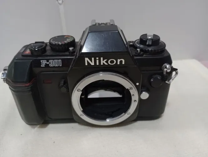 Camera fotográfica Nikon F-301
