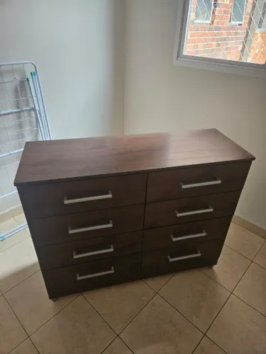 Cômoda com 8 gavetas