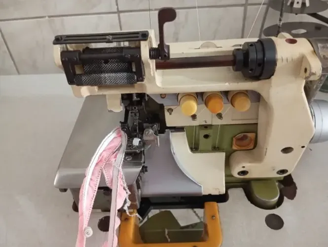 maquina de costura overlock e elastiqueira rimoldi