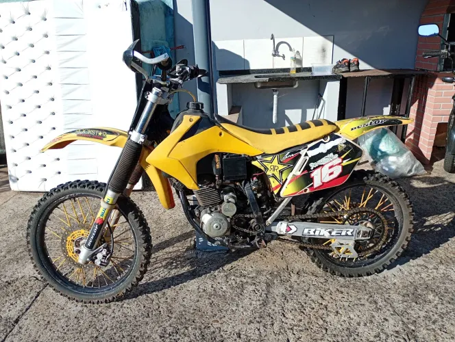 Suzuki rm 230 cc