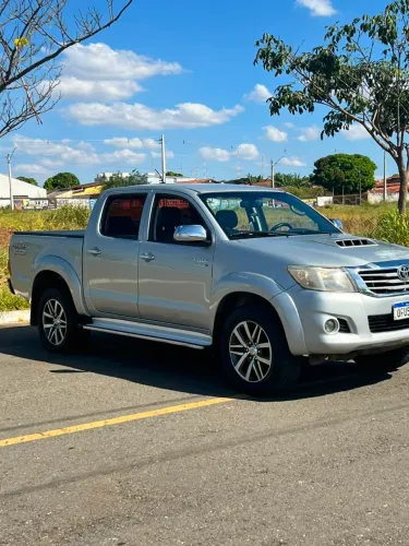 Toyota Hilux CD SRV D4-d 4X4 3.0 TDI Diesel AUT 2012