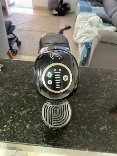Cafeteira Dolce Gusto + base porta cápsula