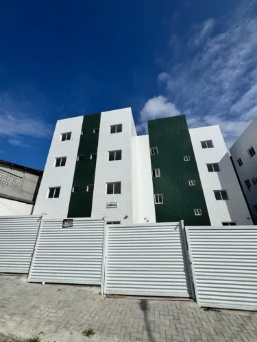 REPASSE COM QUINTAL PRIVATIVO + suíte! Prédio com piscinas !
