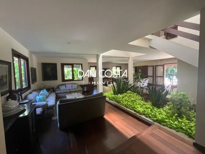 Casa no condomínio Arouca, Barra da Tijuca, com 4 Quartos, 2 Suítes e 375m² de area constr