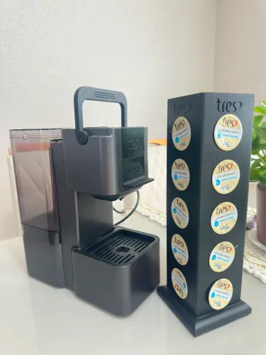 Cafeteira 3 corações com suporte para cápsulas