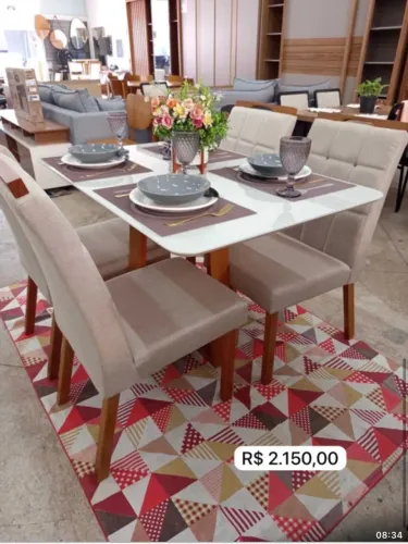 Mesa com 4 cadeiras