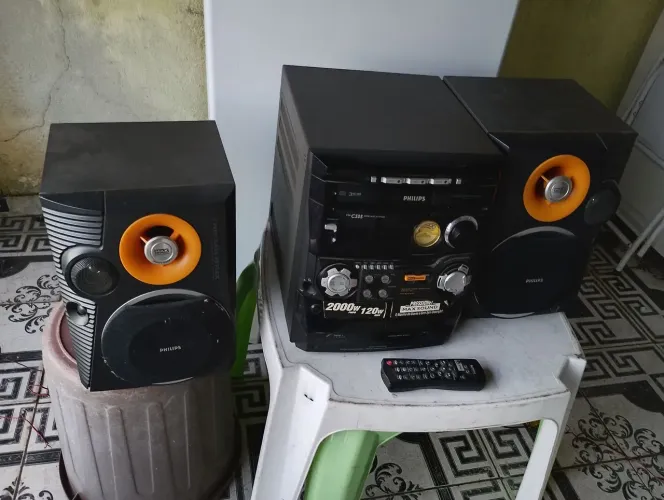 Vendo aparelho de som 3 CD funcionando bivolt