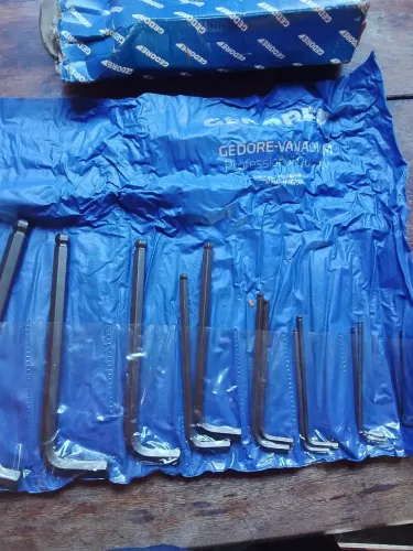Vendo jogo de chave com 13 peças Gedore
