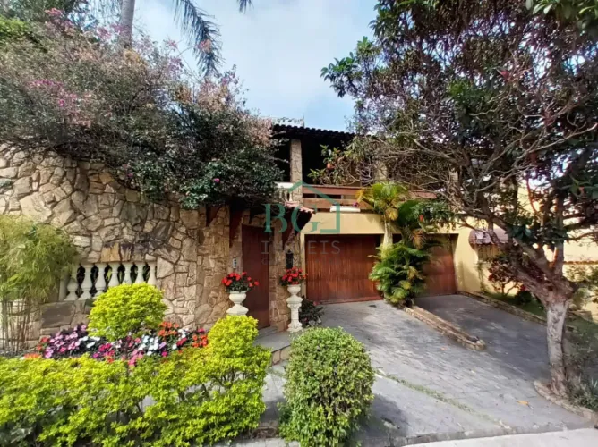 Casa de alto padrão próximo ao centro de Poços de Caldas