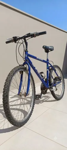 Bicicleta aro 26 com 18 marchas