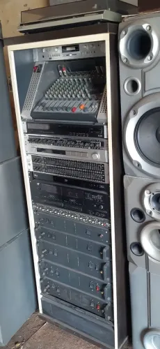 Som com varias peças e varias marcas linha profissionalal