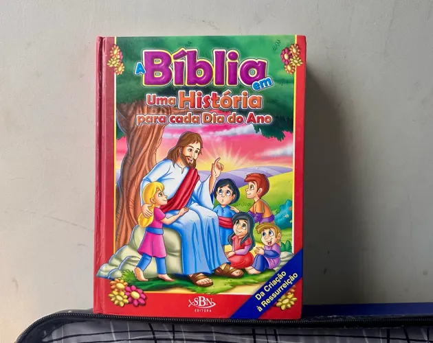 A Bíblia Em Uma História Para C ada Dia Do Ano - Livro Infantil C om Cd - Sbn Editora
