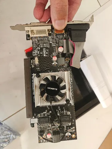 Placa Video R5 230 Gigabyte 1MB