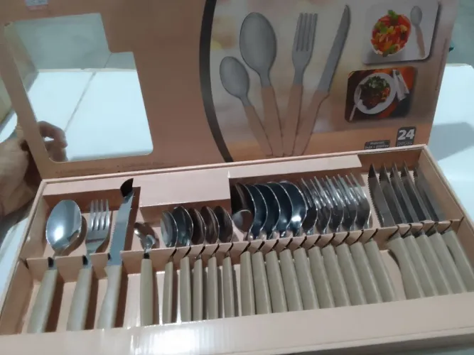 Faqueiro com 24 Peças