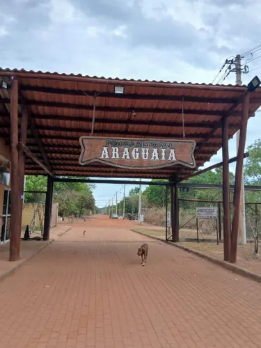 Rancho condomínio pouso alto do araguaia região da viuva Rio araguaia  com Rio do peixe. 