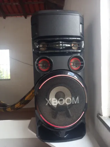 Caixa de som LG, XBOOM com controle, 110-240V,50/60Hz,57w OBS :Não faz entrega