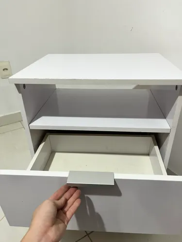 Criado mudo branco