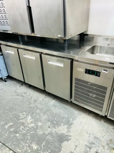 Balcão refrigerado c/pia 03 portas Cozil