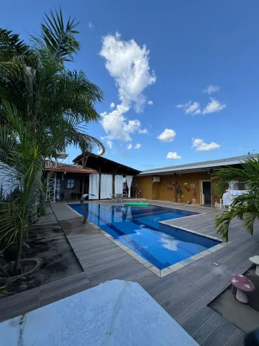 Casa de Esquina, espaçosa no Bairro da Aparecida - 4 Quartos, Piscina, Edícula e 4 Vagas!