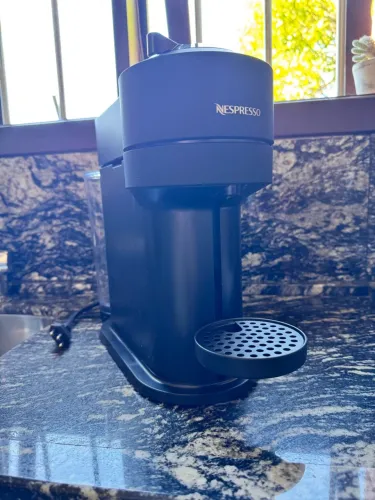 Cafeteira Nespresso Vertuo Next (Pouquíssimo Uso / Estado de Nova)