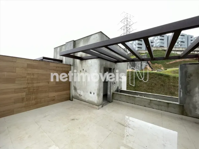 Casa em condomínio em ponto privilegiado no Buritis!