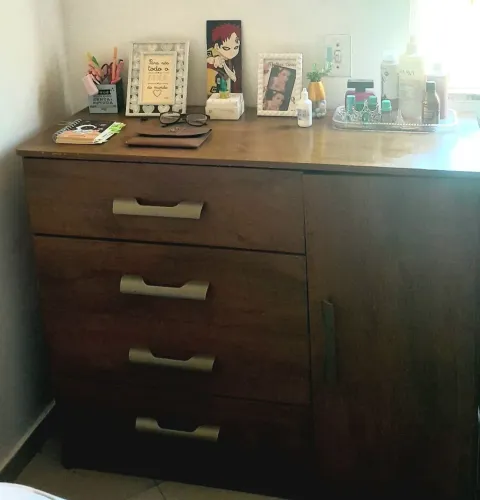 PREÇO NEGOCIÁVEL: Cômoda com 4 gavetas + sapateira embutida ÓTIMO ESTADO!