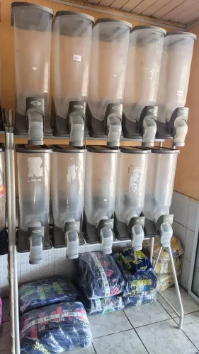 Dispenser plástico para ração