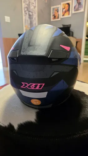 Vende-se capacete novinho (usado 2 vezes)