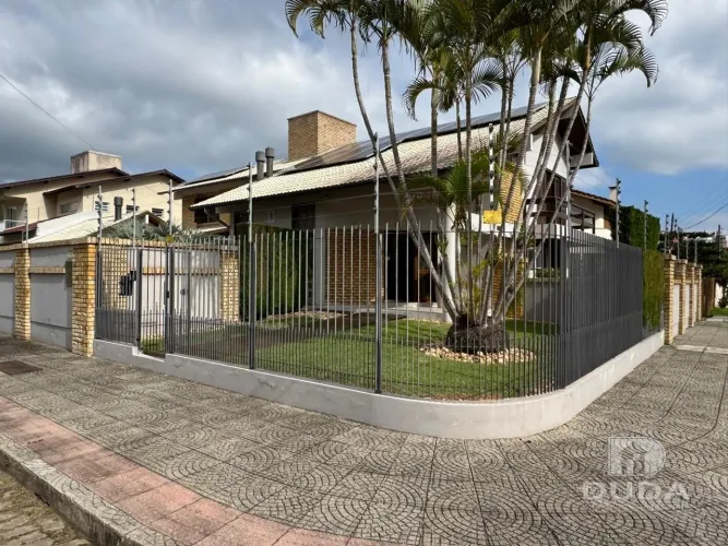 Casa Itacorubi com 4 dormitórios