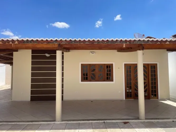 Casa espaçosa e confortável, para quem busca comodidade e qualidade de vida. *