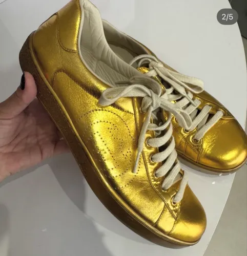 Tênis Gucci dourado em couro- original