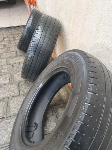6 pneus michelin 205 75 16 R$1000,00