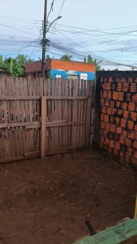 Casa com terreno grande 