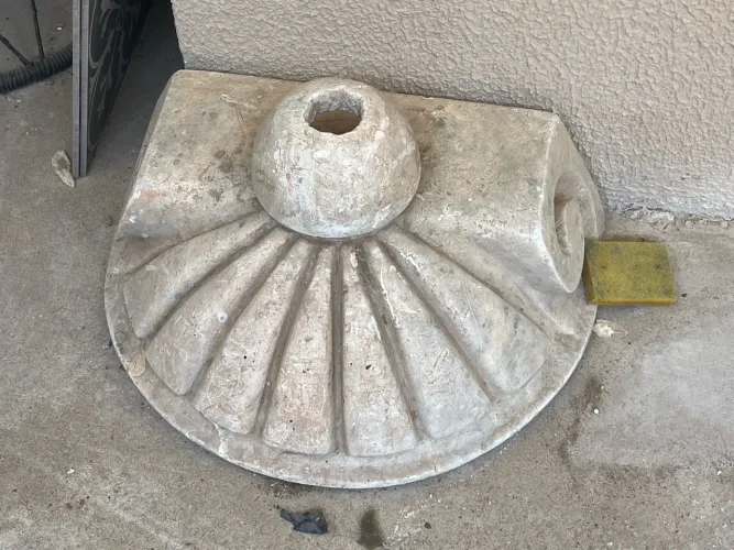 Pia de pedra antiga