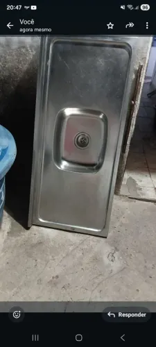 Vende-se uma pia de inox