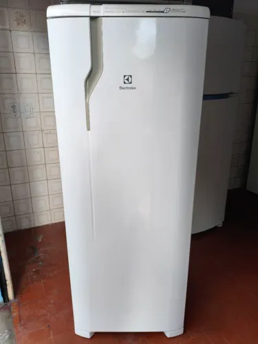 GELADEIRA ELECTROLUX RFE39 