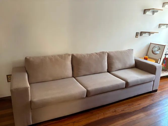 Sofá 4 lugares com puff separado