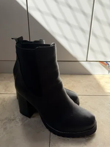Bota Corello